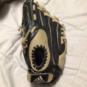 Adidas 886081900503 Youth Left Hand Throw Baseball Glove With Eazy Close See Photos Adidas 886081900503 Youth Left Hand Throw Baseball Glove With Eazy Close See Photos