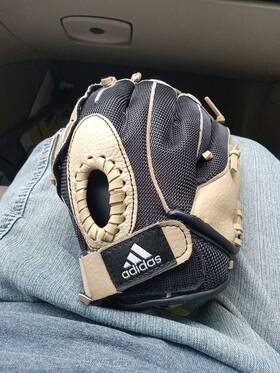 Ts9500bb Adidas Youth Baseball Left Hand Gloves Size 9.5 Inches T - Ball Ts9500bb Adidas Youth Baseball Left Hand Gloves Size 9.5 Inches T - Ball