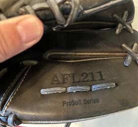 Afl211 Akadema Prosoft Design Series 11.75 Inch Rht Baseball Fielding Glove Funnel Afl211 Akadema Prosoft Design Series 11.75 Inch Rht Baseball Fielding Glove Funnel