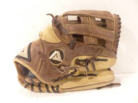 Ajm4 Akadema Torino Series 11 3/4 Inch Pro Model Rht Infield Baseball Glove / Mitt