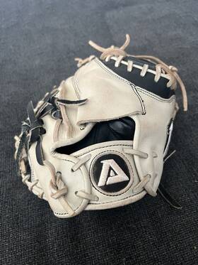 Amp42 Akadema Catchers Mitt 32.5 Amp 42
