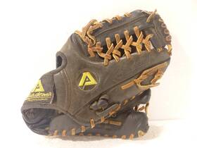 Axx3 Akadema Professional Reptilian Series 11 Inch Rht Infield Baseball Glove / Mitt
