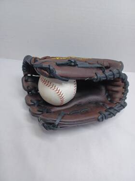 8115 Cooper Pro Diamond Soft Lht Lefty 11.5 In Glove And Softball Chestnut 8115 Cooper Pro Diamond Soft Lht Lefty 11.5 In Glove And Softball Chestnut