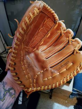 500075 Dark Horse Korea Baseball Glove Model Clean Light Wear