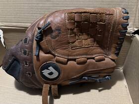 A0750 Demarini 026388813995 Onyx Ox12 Fastpitch Softball Glove 12 Inch Right Hand Throw Rth A0750 Demarini 026388813995 Onyx Ox12 Fastpitch Softball Glove 12 Inch Right Hand Throw Rth