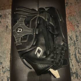 10725-db14 Demarini Diablo 13 Inch Black Leather Baseball Softball Glove Right Hand Adjustable 10725-db14 Demarini Diablo 13 Inch Black Leather Baseball Softball Glove Right Hand Adjustable