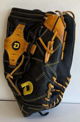 A0725sa14 Demarini Diablo Yellow And Black 14 Inch Glove Right Hand Throw Rht A0725sa14 Demarini Diablo Yellow And Black 14 Inch Glove Right Hand Throw Rht
