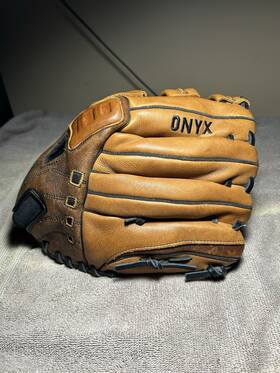 A07520x12 Demarini New Onyx Lht Fastpitch Softball Glove 12 Inch Tight Fit Youth A0752 0x