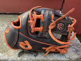 Wta08rb150i115 Demarini Insane 11.5 Inch Teen / Adult Baseball Softball Glove Right Hand Throw