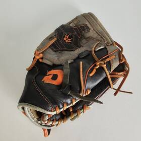 Wta08rs160113 Demarini 13 Inch Baseball Softball Glove Insane / Rht Wta08rs160113 Demarini 13 Inch Baseball Softball Glove Insane / Rht