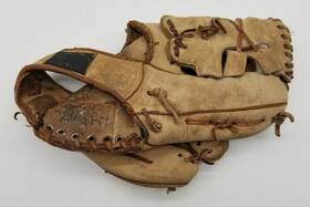 3145 Diamond Master Model Baseball Glove Mitt Vintage Rht Signed By Brent