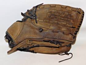 42-127 Dudley Heat Series Leather 13 Inch Softball Glove Right Hand Throw Rth