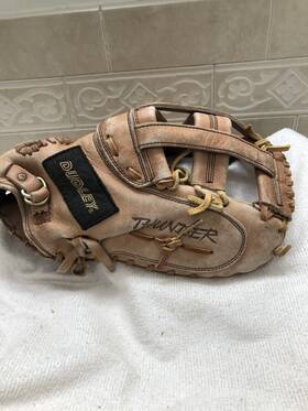 Dfg-3000 Dudley Very Large Game Ready 13.5 Inch Baseball Softball First Base Mitt Right Throw