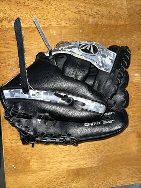Easton 035011939940 Mlb 9.5 Inch Camo Pattern Rht Baseball Glove Model Kids Good