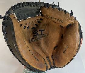 Easton 628412358368 Dt-2 Softball Baseball Catchers Mitt Rh Thrower 12 1/2 Pattern Typhoon