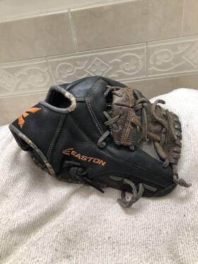 Emkc1150 Easton Pro Comp Boys Fully Broken In Tight Fit 11.5 Inch Baseball Glove Right Throw