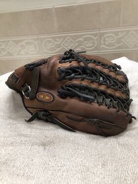 Eps88 Easton Butter Soft Broken In 12.75 Inch Trapeze Outfielders Glove Right Throw