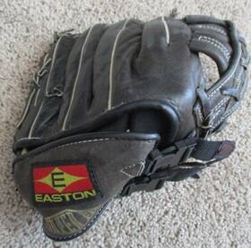 Ex1255b Easton Black Leather 12.5 Inch Baseball Softball Glove Rht