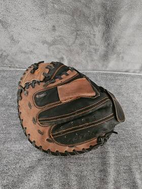 Mky2 Easton Mako Boys Fully Brokenin 32 Inch Baseball Catchers Mitt Right Hand Throw