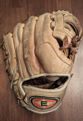 Nat16 Easton Natural Series Baseball Glove 11.5 Rht
