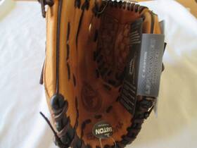 Ne-12 Easton Lh Player Glove Goes On Right Hand Ne-12 Easton Lh Player Glove Goes On Right Hand