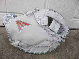 Rudi-2024 Easton Nwt 2025 Jen Schro The Rudi Catchers 34 Inch Softball Glove/mitt.ej Rudi-2024 Easton Nwt 2025 Jen Schro The Rudi Catchers 34 Inch Softball Glove/mitt.ej