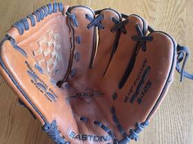 S-125 Easton Stealth Ideal Fit Professional Grade Leather 12.5 Inch Glove Rht