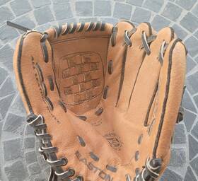 Sls10 Easton Youth Sandlot Series Tee Ball Leather 10 Inch Baseball Glove Model Rht Sls10 Easton Youth Sandlot Series Tee Ball Leather 10 Inch Baseball Glove Model Rht