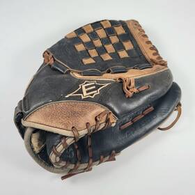 Sp1300 Easton 13 Inch Right Hand Throw Baseball Mitt Good Condition