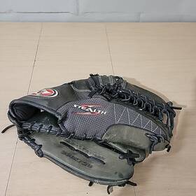 Ss1275b Easton Stealth Series Baseball Softball Glove 12 3/4 Inch Black Right Hand Throw