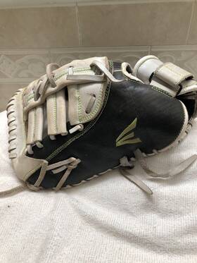 Stefp-3000 Easton Synergy Elite Fully Broken In 12.5 Inch Softball First Base Mitt Left Throw Stefp-3000 Easton Synergy Elite Fully Broken In 12.5 Inch Softball First Base Mitt Left Throw