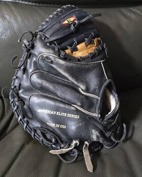Us240b Easton Catchers Mitt Rht American Elite Series Professional Model