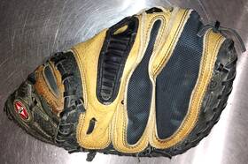 Yss-218 Easton Yss-2tb Stealth Catcher S Mitt Youth 31.5 Inch Leather Baseball Softball Yss-218 Easton Yss-2tb Stealth Catcher S Mitt Youth 31.5 Inch Leather Baseball Softball