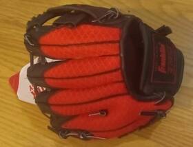 Franklin 025725410613 Nwt 8 Inch Tee Ball Glove Black Red Right Hand Throw Franklin 025725410613 Nwt 8 Inch Tee Ball Glove Black Red Right Hand Throw