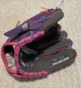 22448 Franklin 025725560875 Baseball Glove Mesh Tek 9.5 Youth Right Handed Throw Pink Purple 22448 Franklin 025725560875 Baseball Glove Mesh Tek 9.5 Youth Right Handed Throw Pink Purple