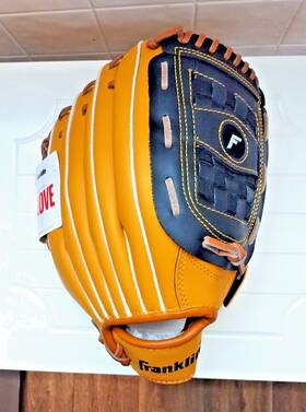 22603-12 Franklin Field Master Series 22602 12.5 Inch Baseball Glove - New With Tags 22603-12 Franklin Field Master Series 22602 12.5 Inch Baseball Glove - New With Tags