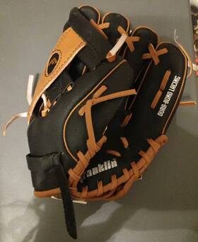 22723-8.5 Franklin Fielding Glove 8.5 Inch 22723 Tee T-ball Mitt Right Hand Thrower Black Tan
