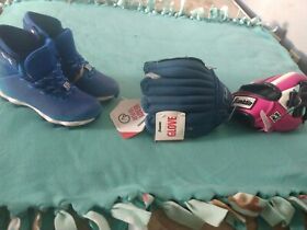 Franklin Ready To Play 9.0 Left Hand Blue Tee Ball Baseball Glove. Bundle Cleats Franklin Ready To Play 9.0 Left Hand Blue Tee Ball Baseball Glove. Bundle Cleats