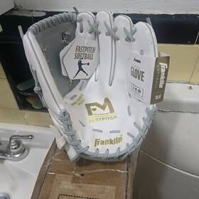 22485l Franklin Sports Field Master Fastpitch Softball Glove Adjustable Fit White Grey 22485l Franklin Sports Field Master Fastpitch Softball Glove Adjustable Fit White Grey