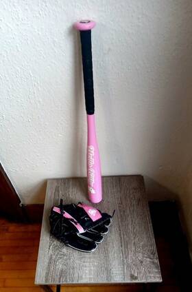 T822 Hello Kitty 24 Inch Pink Black Tee-ball Glove Bat Set Synthetic 5 Finger