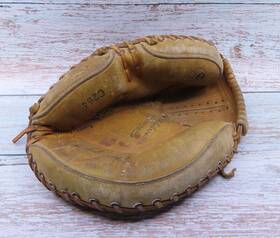 C264 Hutch Vintage 1980s Leather Catchers Mitt Baseball Glove Bill Schroeder Brewers