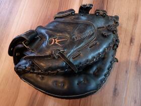 Dn030 Kelley Used Pro Black Leather Catchers Mitt Right Hand Thrower