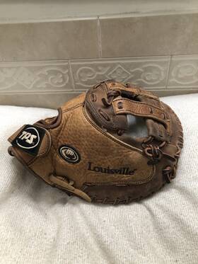Bd205b Louisville Women S Broken In Deep Pocket 34 Inch Softball Catchers Mitt Right Throw