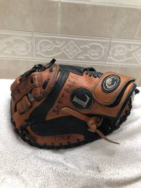 Fp205y Louisville F205y Women S Very Small Tough 29 Inch Softball Catchers Mitt Left Throw