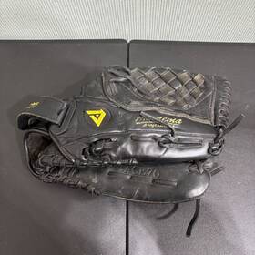 0423 Louisville Slugger 12.5 Inch Black Leather Baseball Glove Woven Web Rht