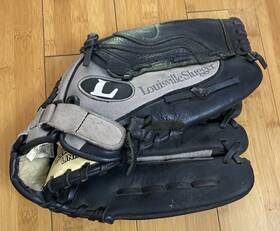 Bpst1251 Louisville Slugger 044277924850 Series Black Baseball Glove Leather 12.5 Inches Rht