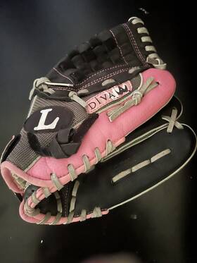 Louisville Slugger 044277952488 Youth Fastpitch Diva Ball Sport Authority Gloves Pink-11-inch