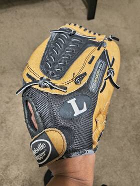 1200bm Louisville Slugger Leather Genesis 12 In Bruise Guard Padding Glove Rht