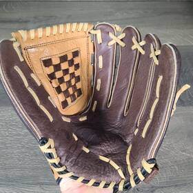 Acat1250 Louisville Slugger Tps Catalyst Series 12.5 Inch Softball Leather Glove Rht Acat1250 Louisville Slugger Tps Catalyst Series 12.5 Inch Softball Leather Glove Rht