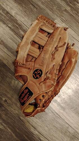 G125-2ll Louisville Slugger 125 Series 12.75 In Leather Baseball Glove Lhc Rht